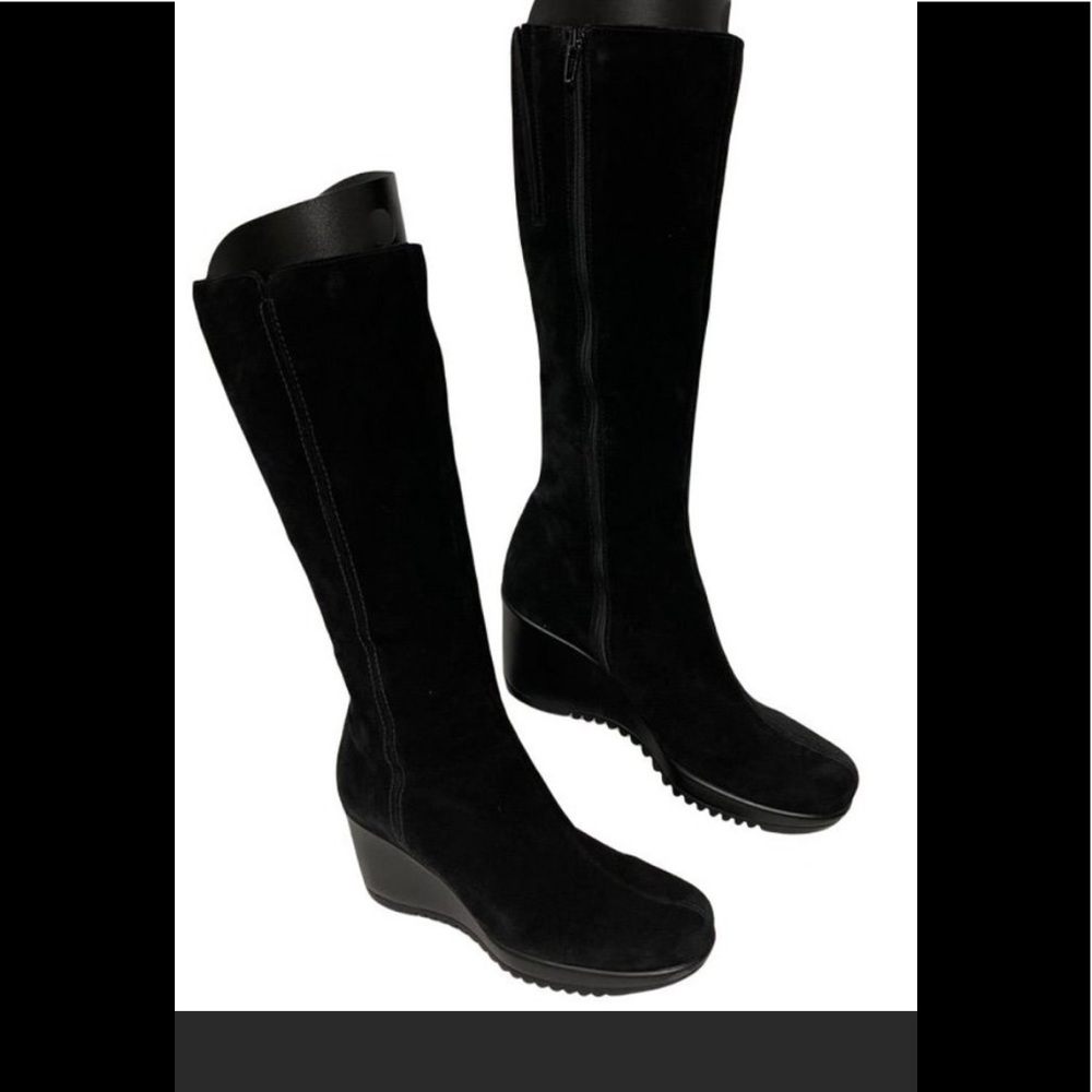La CANADIENNE Black Suede Wedge Boots